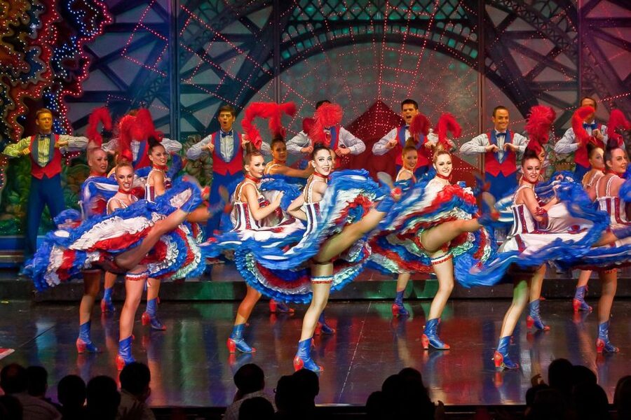 Paris: Moulin Rouge Cabaret Show Ticket with Champagne - Timing and arrival: how to plan the 2-hour window well