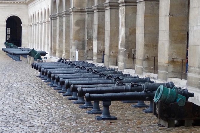 Paris: Napoleon’s Tomb and the Invalides Small-Group Guided Tour - What your guide actually does during the story
