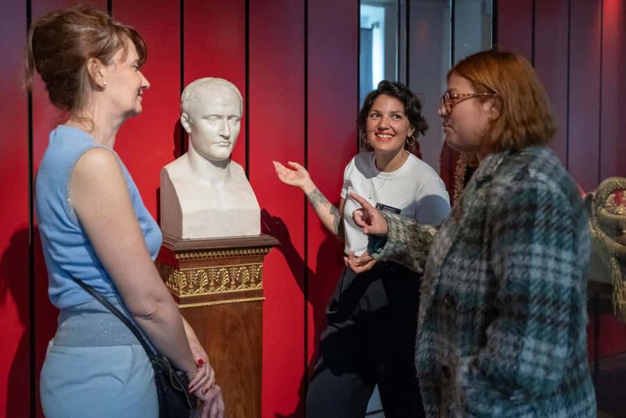 Paris: Napoleon’s Tomb & Invalides Small Group Guided Tour - How the 8-person group changes the experience