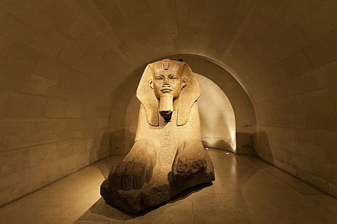Paris: Night at the Louvre 6-people Max Guided Experience - Why an evening Louvre visit feels calmer