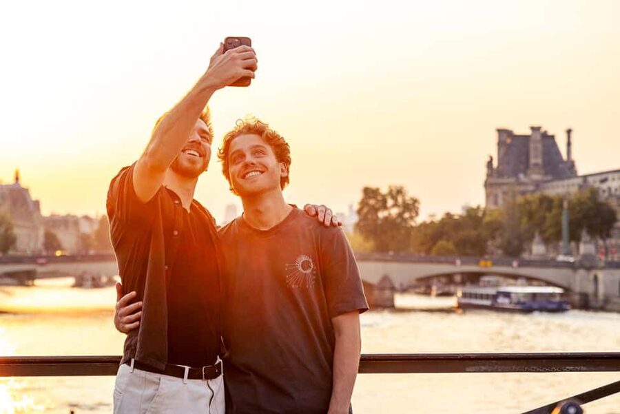 Paris: Night Small-Group Bike Tour & Boat Cruise - Île de la Cité and Notre Dame at night: classic Paris, less stressful pacing