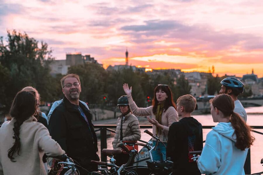 Paris: Night Small-Group Bike Tour & Boat Cruise - Sainte-Chapelle and the Louvre sunset: timing is the real VIP