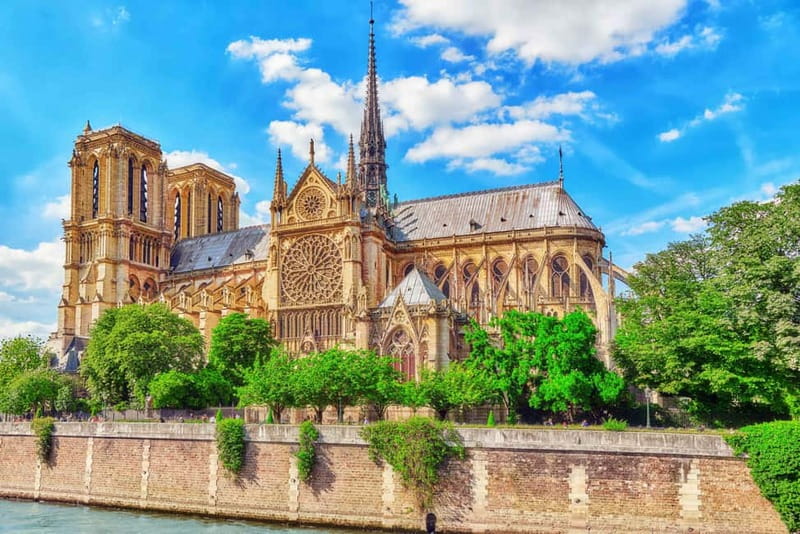 Paris: Notre-Dame Cathedral Exterior Tour - Notre-Dame in one hour, if you know where to look