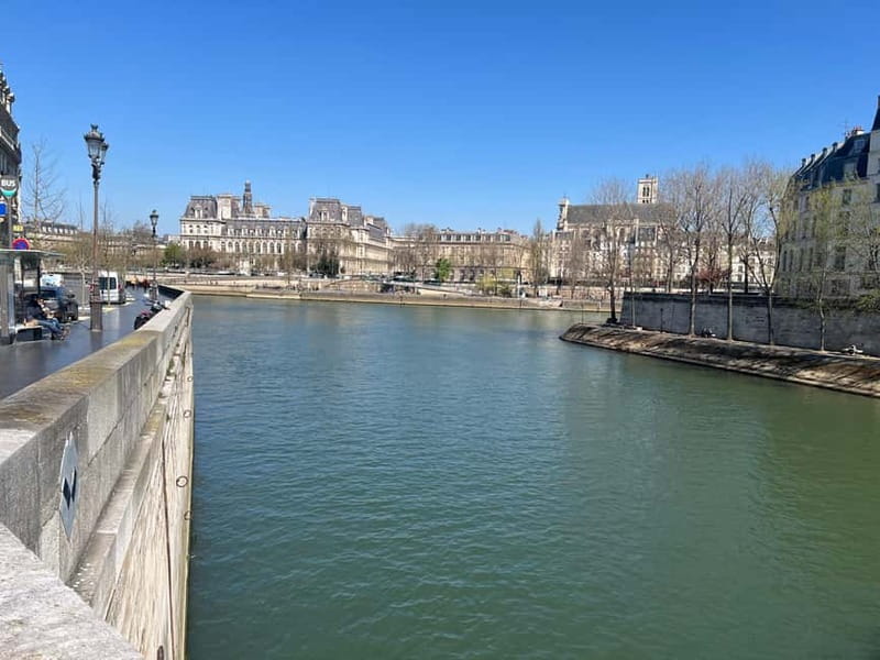 Paris: Notre-Dame Cathedral Exterior Tour - 2019 fire, restoration progress, and what December 2024 means