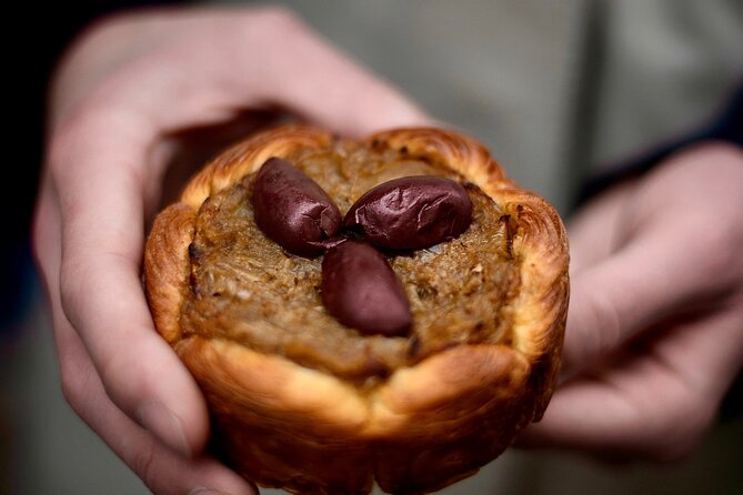 Paris: Notre Dame Gourmet Food & Wine Tour with a Culinary School - Rue du Pas de la Mule, where the tour starts with bakery power