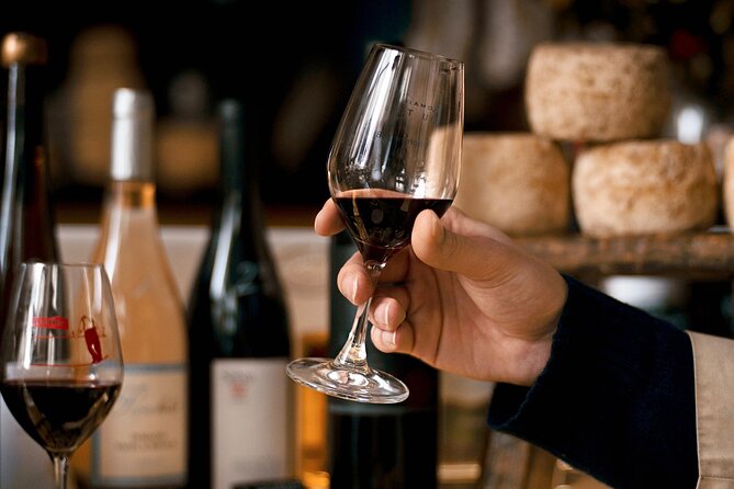 Paris: Notre Dame Gourmet Food & Wine Tour with a Culinary School - What makes the guide experience feel personal