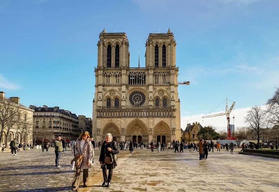 Paris: Notre-Dame Interior and Ile de la Cité Guided Tour - Notre-Dame Cathedral: ports of entry, the King’s Gallery, and the façade story