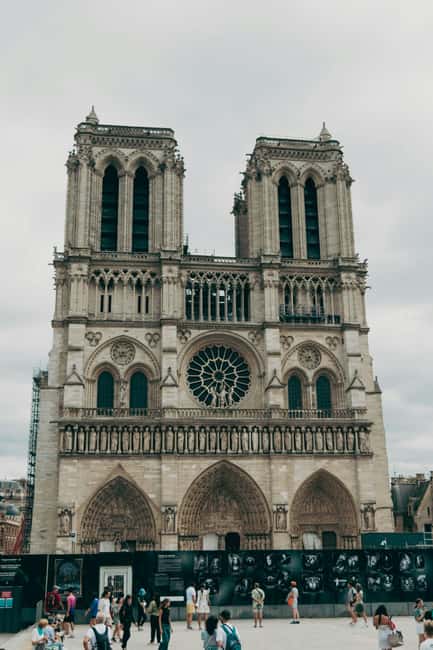 Paris: Notre Dame Interior Guided Tour with Entry Included - Practical rules and what to wear so you do not get turned away