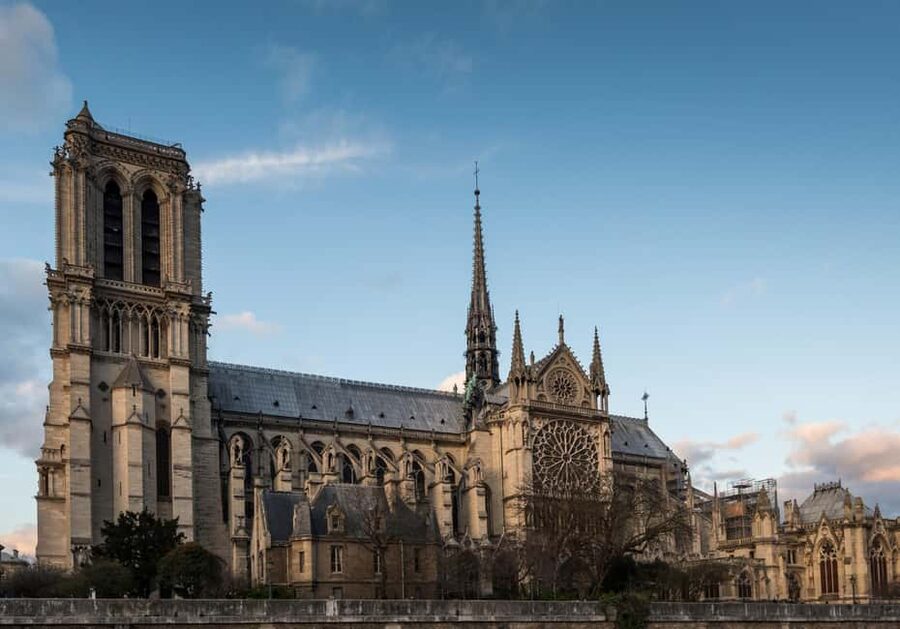 Paris: Notre Dame Outdoor Tour with Sainte-Chapelle / Crypt. - Why this Notre-Dame outdoor tour works so well