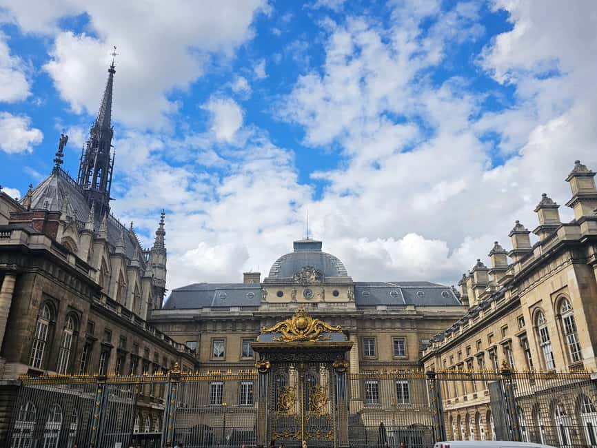 Paris: Notre Dame Outdoor Tour with Sainte-Chapelle / Crypt. - Shakespeare and Company, a short walk that refreshes the senses