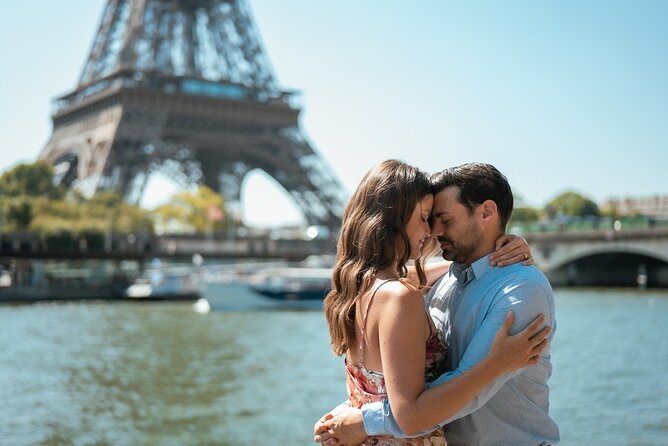 Paris One-Hour Private Photo Shoot - Meeting Points That Matter, Trocadéro, Louvre Pyramid, and Métro Anvers