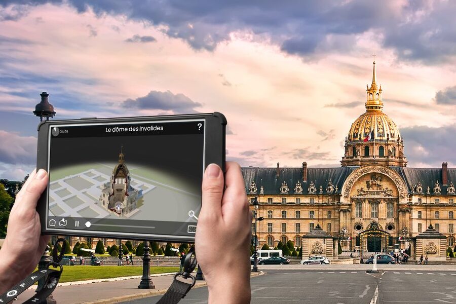 Paris: Openair Double Decker Bus Audio-Guided City Tour - Histopad-Style Storytelling and the App Audio Guide