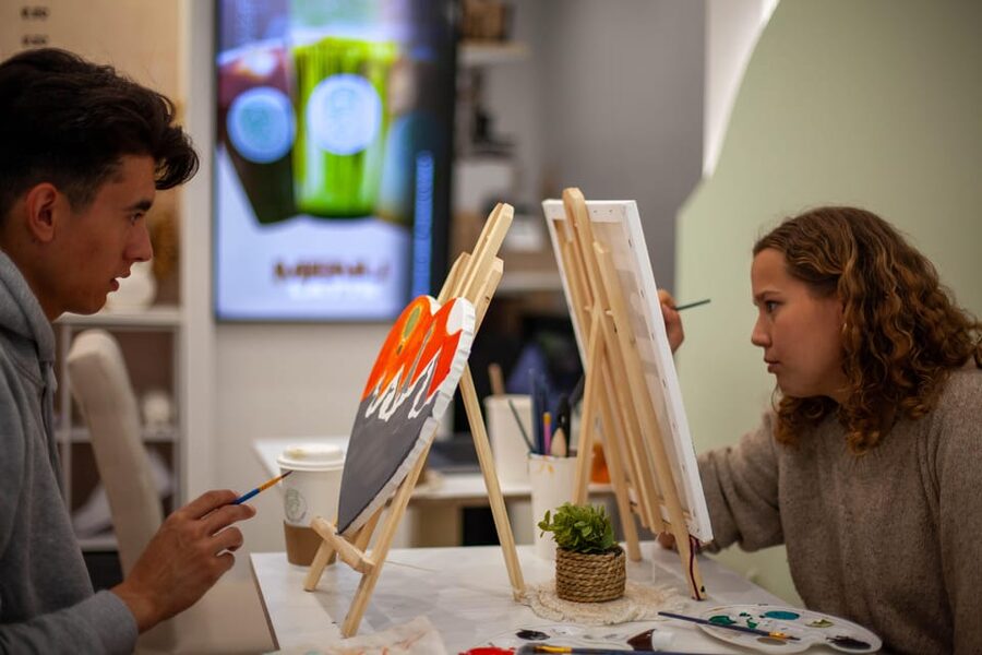 Paris : Painting experience in an art cafe - Logistics that matter in Paris, where to meet and when to show up