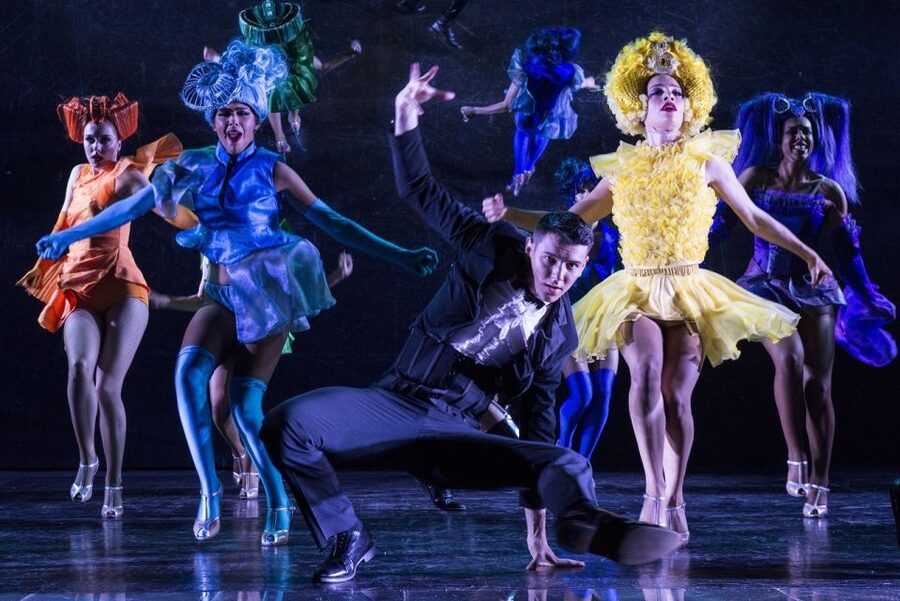 Paris: Paradis Latin Cabaret Show with Optional Champagne - Optional champagne: worth it, but plan around drink service