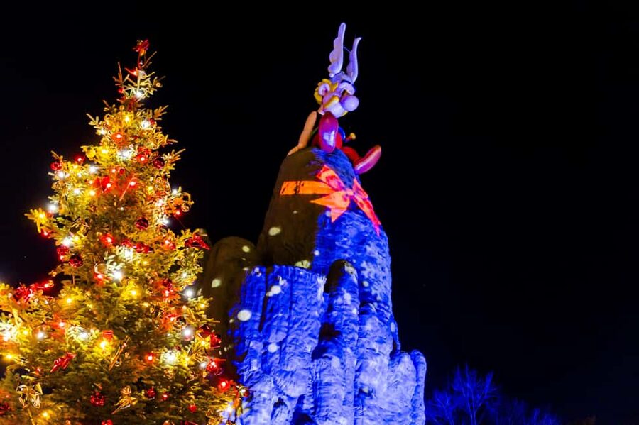Paris: Parc Astérix 1-Day Ticket - Dining and breaks: Les Comptoirs d’Epidemais plus real snacks