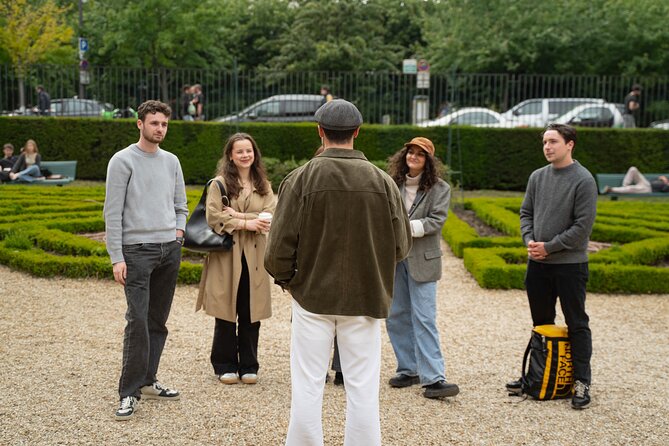 Paris: Pastries & Damnations - A Sweet Tour of the Old City - Hôtel de Sens gardens: where calm starts the story