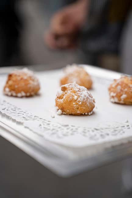 Paris: Pastries & Tragedies - A sweet tour of Montmartre - Arriving at Sacré-Cœur: finish line, fresh options