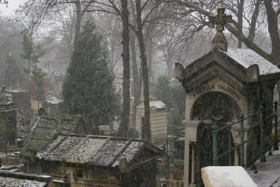 Paris: Père Lachaise Cemetery Guided Tour - 12 guests 2,5h - The tombs you’ll remember, from Piaf to Wilde to Sartre