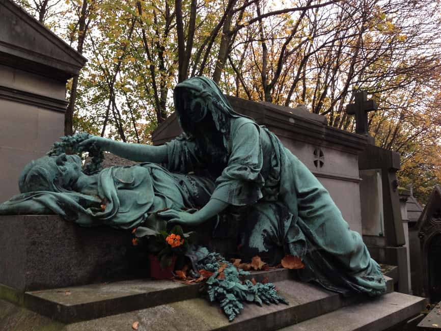 Paris: Père Lachaise Cemetery Guided Tour - 12 guests 2,5h - The Paris stories you pick up along the paths