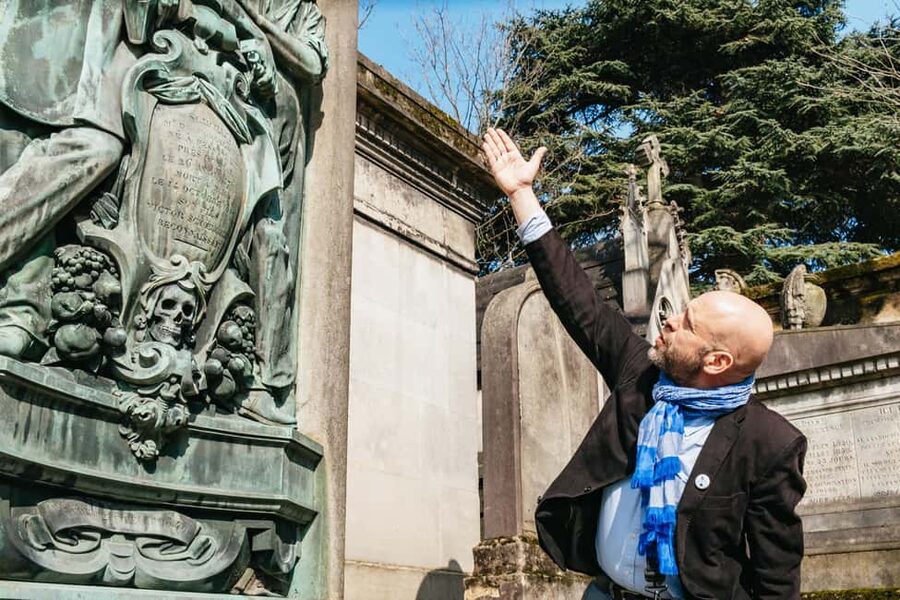 Paris: Pere Lachaise Cemetery Guided Tour - Turning Père Lachaise into a real experience, not a maze