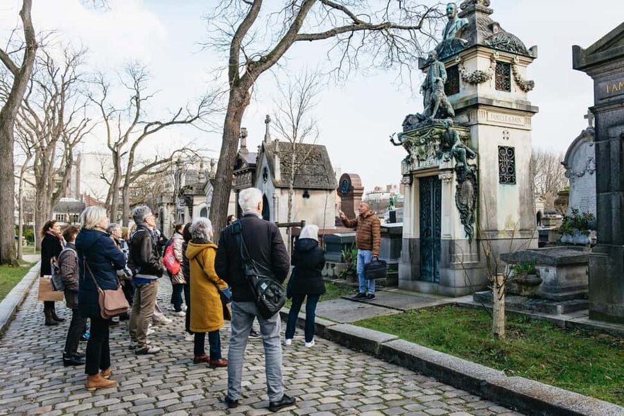 Paris: Pere Lachaise Cemetery Guided Tour - The pace feels relaxed, but you still see a lot
