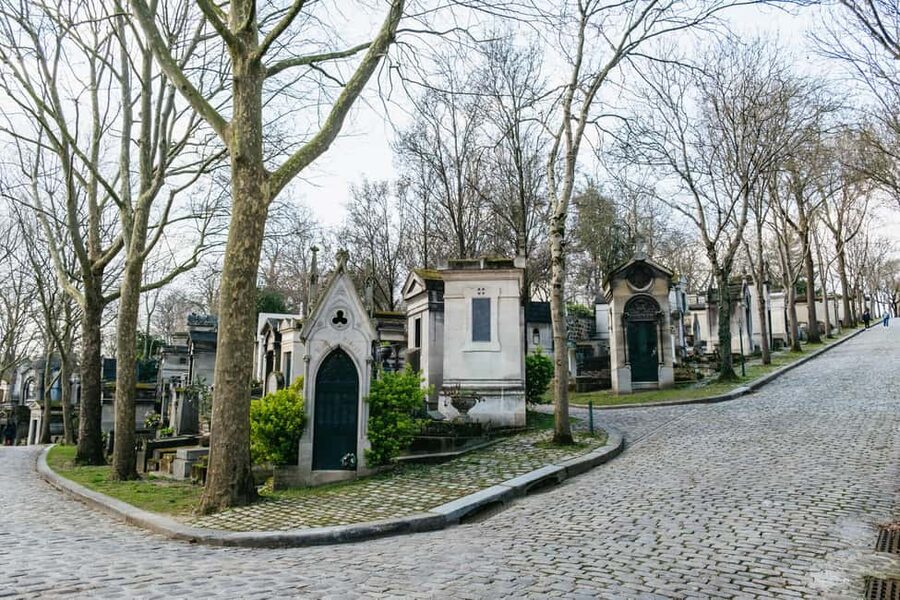 Paris: Pere Lachaise Cemetery Guided Tour - What to watch for as you walk (so you get more out of every stop)