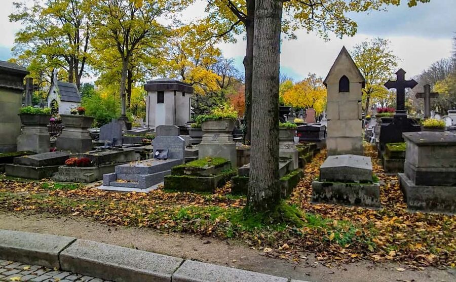 Paris: Père Lachaise Cemetery Visit with Seine River Cruise - Getting Oriented With the Digital Audio Guide App