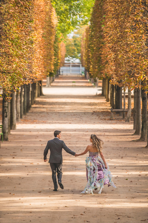 Paris Photo Experience - Posing guidance that makes you look like you belong