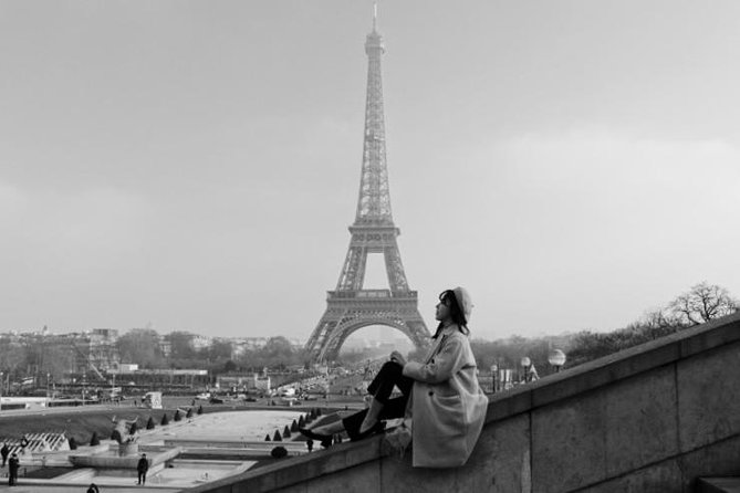 Paris Photo Shoot with Professional Photographer - The Louvre option: museum backdrops, with tickets on you
