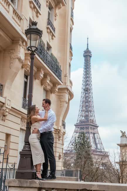Paris photographer 1 hour near the Eiffel Tower or in Paris - Meet the Duo: Isabelle for Posing and Alberto Coppola for Composition