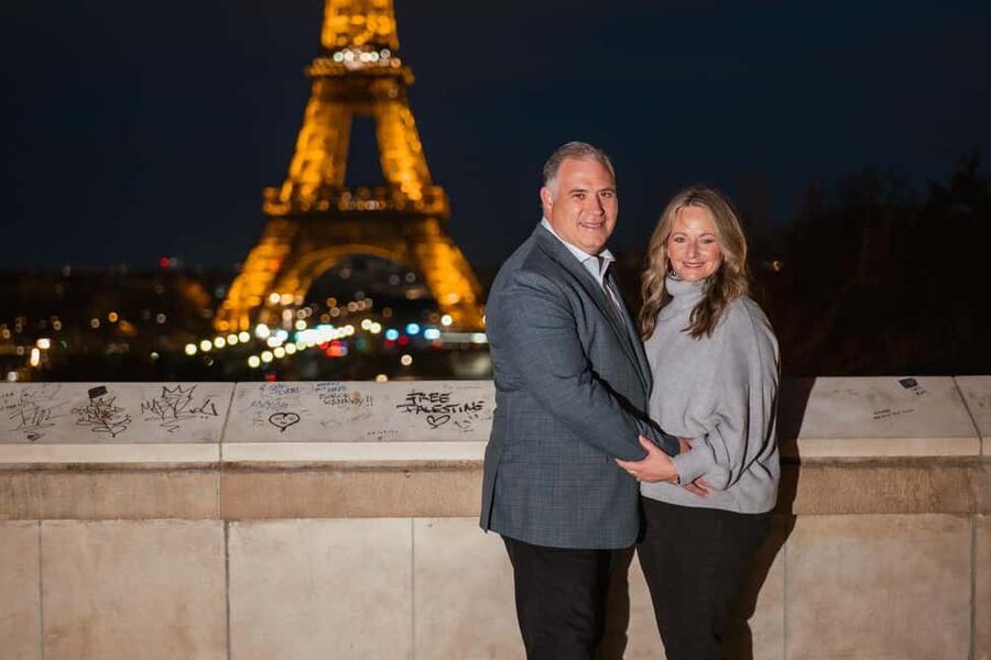 Paris photographer 1 hour near the Eiffel Tower or in Paris - The Photo Results You’ll Receive: 150 Taken, 30 Retouched Keepers