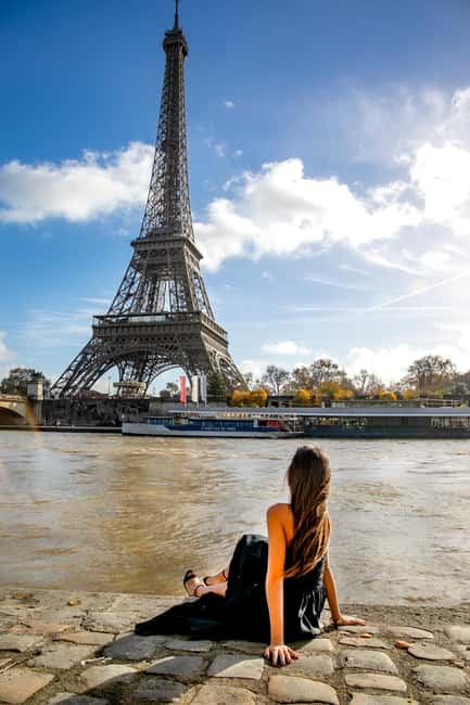 Paris: Photoshoot Around Eiffel Tower with 55 Edited Photos - Pose Coaching That Makes Natural Photos Happen