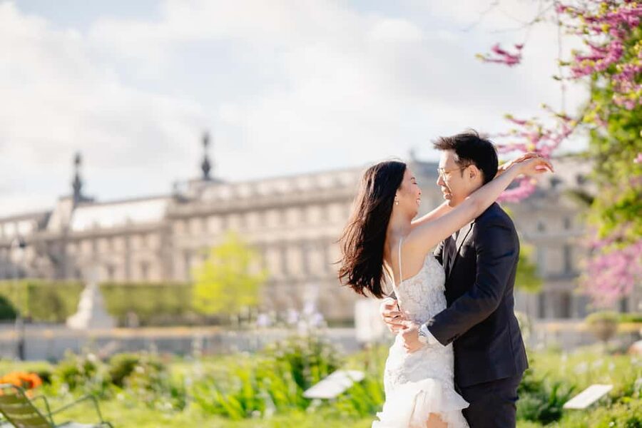 Paris: Premium Professional Photo Shoot - Choose Your Spots, Then Get From Awkward to Pictured