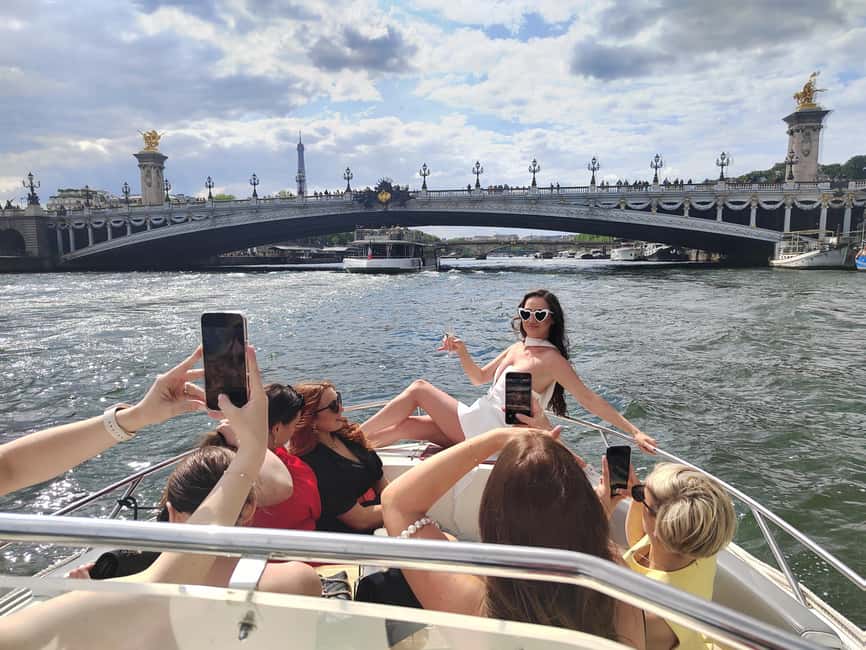 Paris: Private Boat Cruise on Seine River - Boat Comfort Details That Actually Affect Your Enjoyment