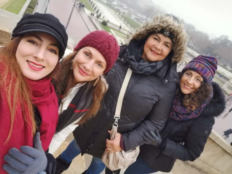 Paris: Private Custom Highlights and Gems Tour with a Local - Markets, pastry stops, and the food moments that feel like Paris