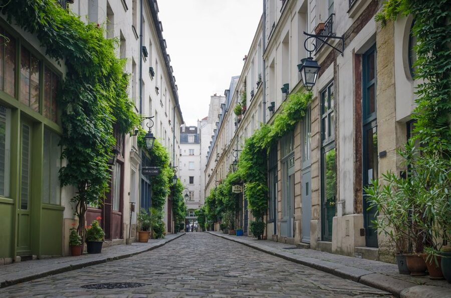 Paris: Private & Custom Le Marais Tour with a Local - Old Paris stories, from royal residents to revolution-era corners