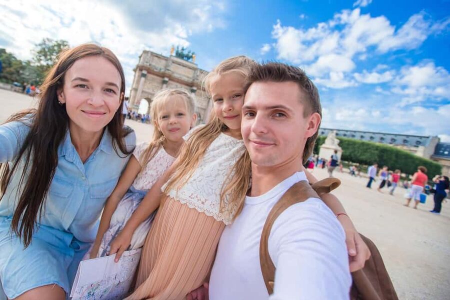 Paris: Private Family Tour, Highlights and Museum Visit - Key highlights worth planning around