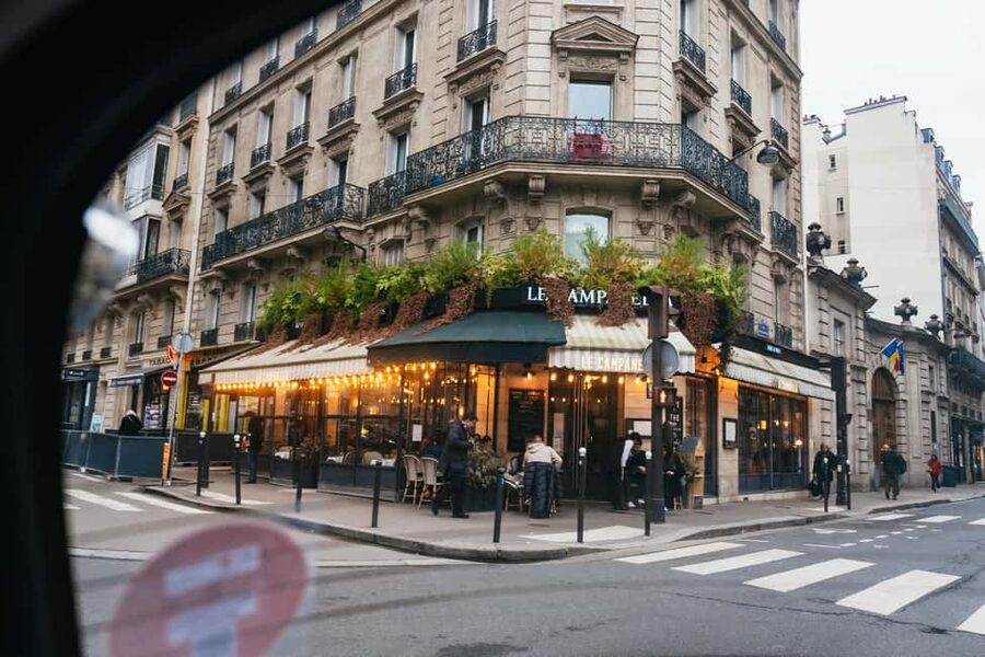 Paris: Private Guided City Tour in a Traction Avant or DS 21 - Les Invalides and the golden bridges of grand Paris