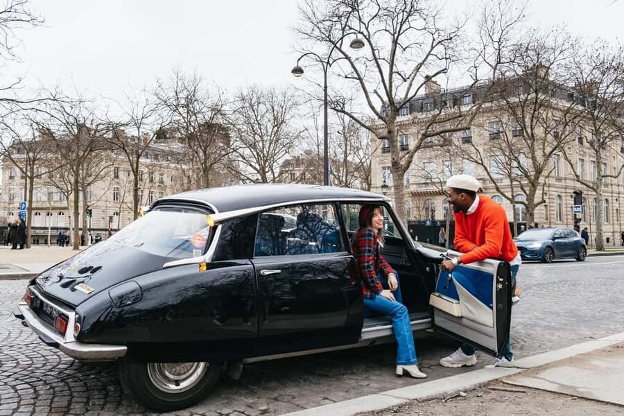 Paris: Private Guided City Tour in a Traction Avant or DS 21 - Hotel pickup and drop-off that actually saves your day