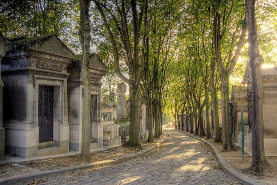 Paris: Private Guided Tour of Marais disctrict - Photo stops that work: Hôtel de Ville and the classic city framing