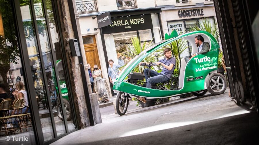 Paris : Private guided tour Rickshaw bike - Saint-Germain - Saint-Germain-des-Prés, Pont des Arts, and the bridge-photo rhythm