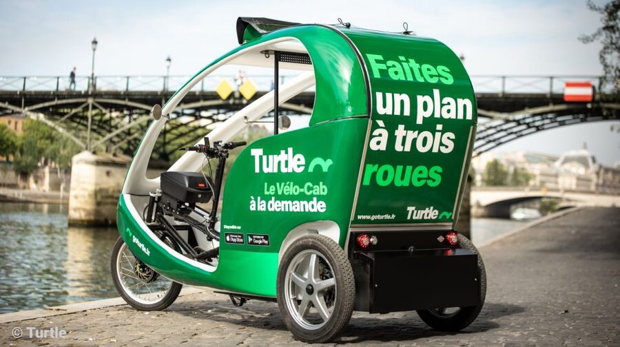 Paris : Private guided tour Rickshaw bike - Saint-Germain - Institut de France, Musée de la Monnaie, and Pont Neuf