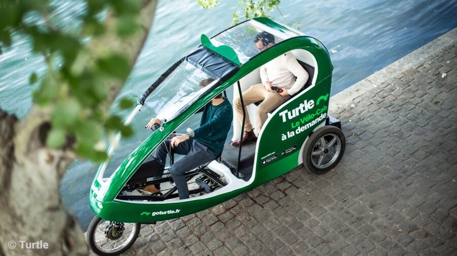 Paris : Private guided tour Rickshaw bike - Saint-Germain - Starting at Fontaine Saint-Michel, then getting your bearings fast
