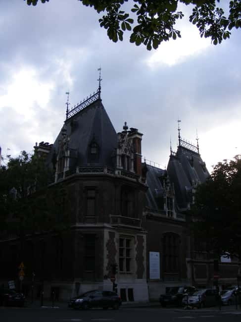 Paris - Private Guided Tour with Art nouveau Theme - Ceramic Hotel: the Art Nouveau façade you will want to photograph