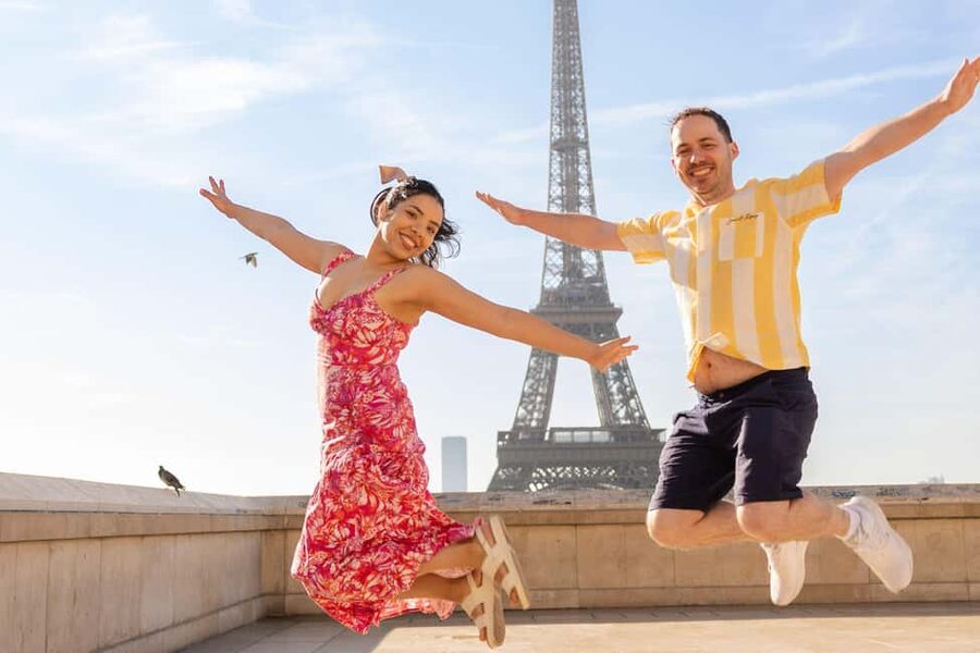 Paris: Private Photoshoot at the Eiffel Tower - Where You Meet Near the Eiffel Tower, and How Coordination Actually Works