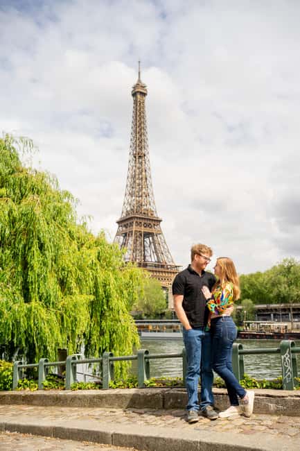 Paris: Private Photoshoot at the Eiffel Tower - Price and Value: How $41 per Group Can Make Sense
