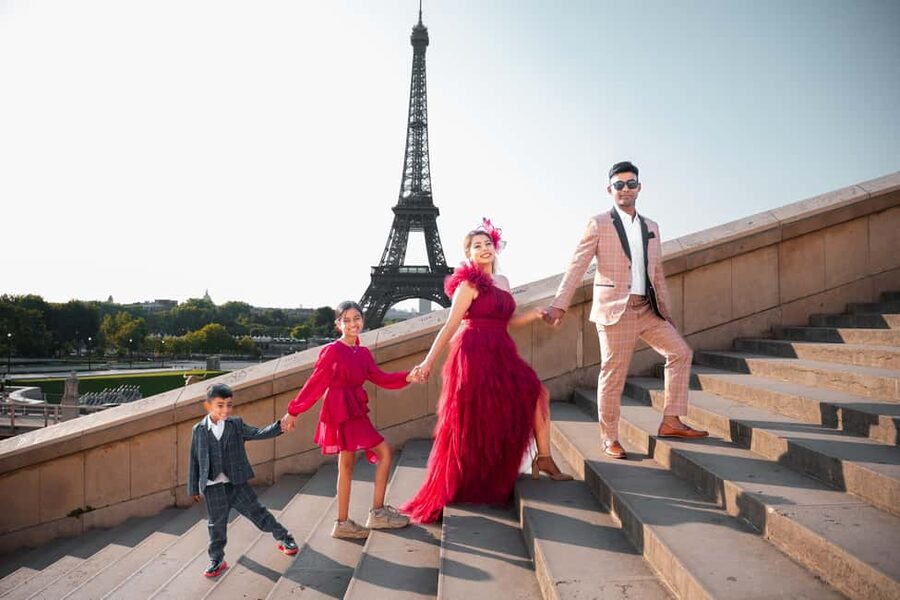 Paris: Private Photoshoot Near Eiffel Tower 55 Photos - Meeting the Photographer Near the Eiffel Tower (and Why It Matters)