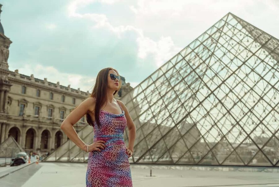 Paris: Private Photoshoot Outside the Louvre Museum - Key things that make this Louvre photoshoot work