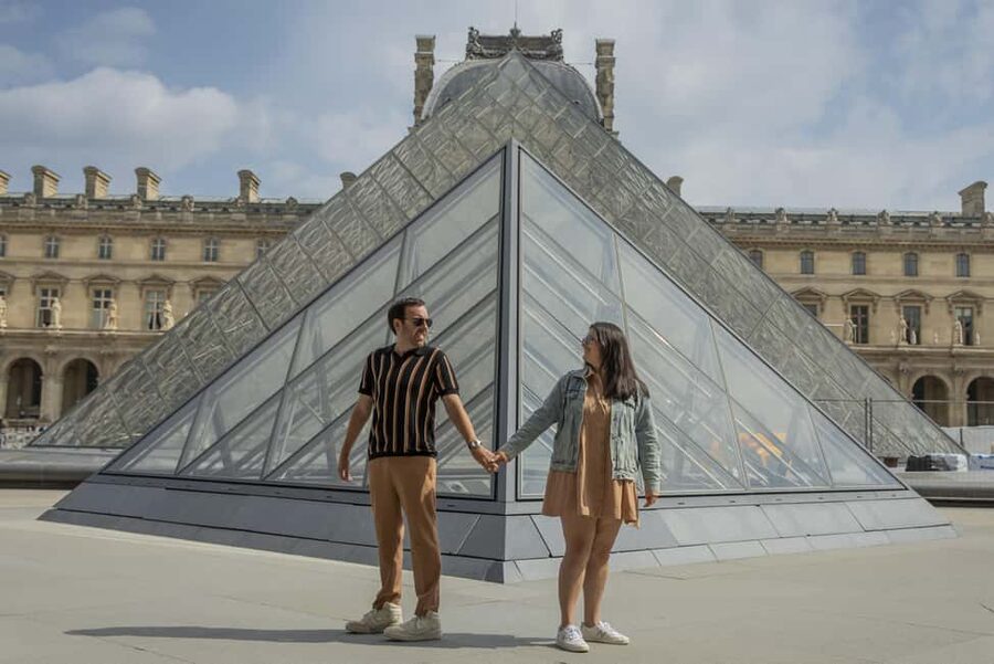 Paris: Private Photoshoot Outside the Louvre Museum - Why a Louvre outside-the-gates shoot feels better than selfies