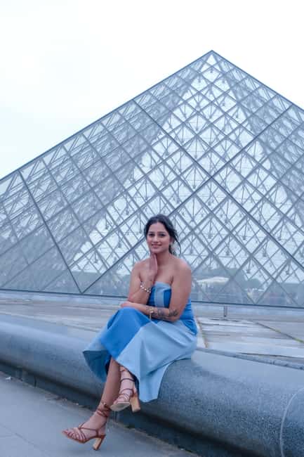 Paris: Private Photoshoot Outside the Louvre Museum - The 45-minute Louvre photo stop, and how crowds affect your results